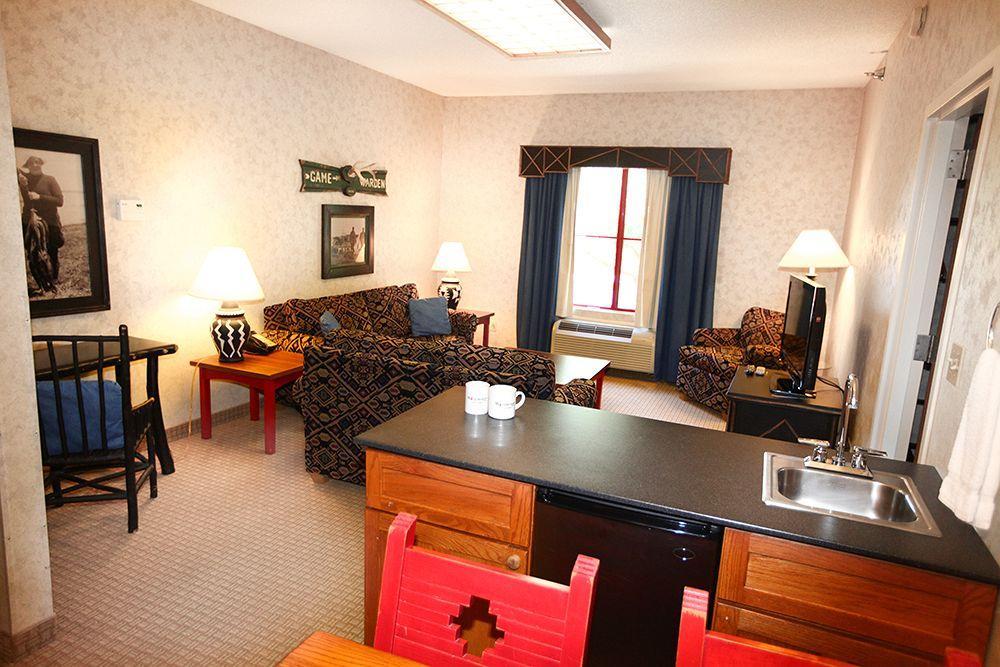 Wildwood Lodge & Suites Clive Εξωτερικό φωτογραφία