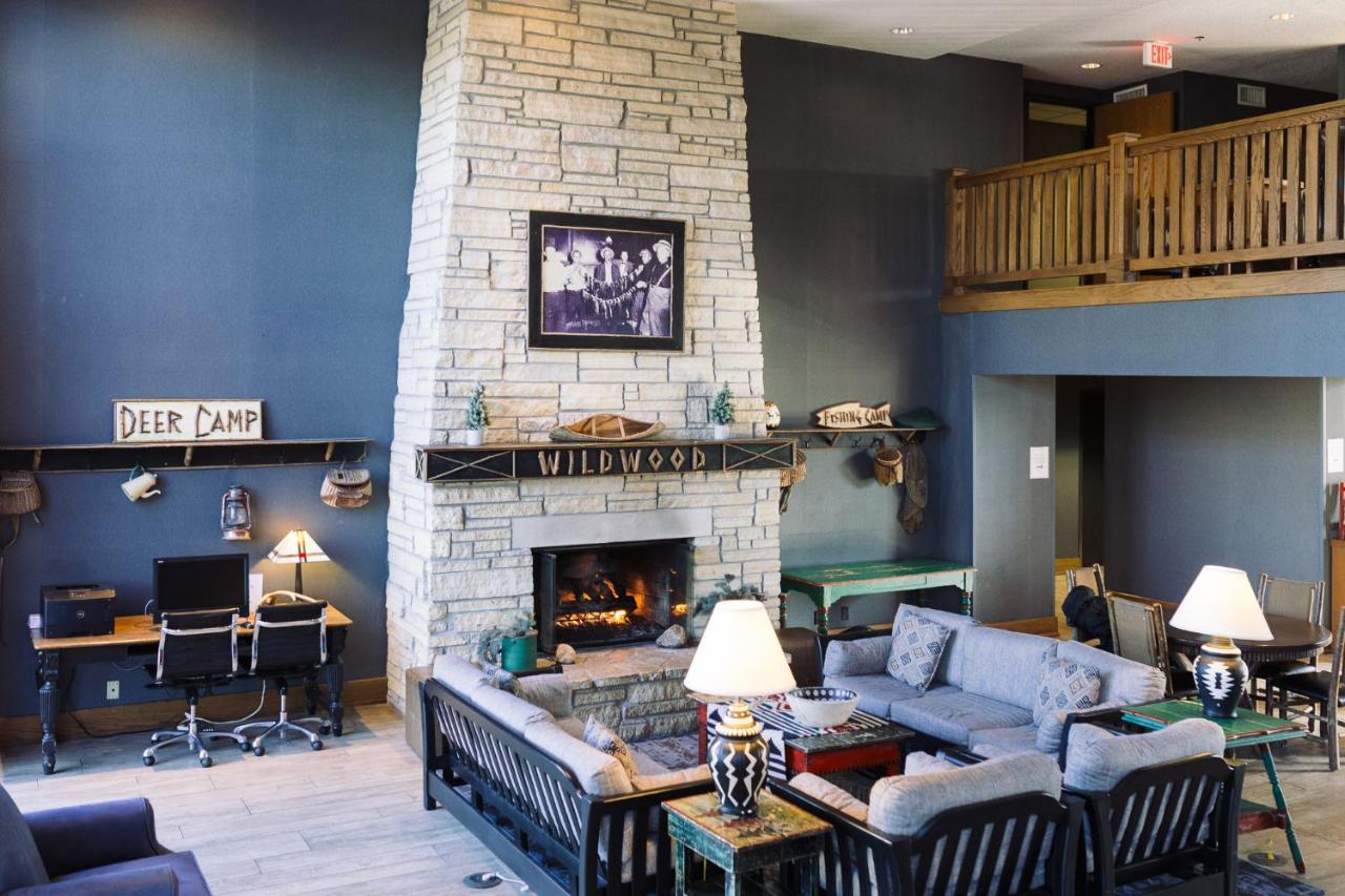 Wildwood Lodge & Suites Clive Εξωτερικό φωτογραφία