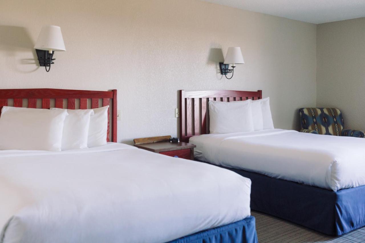 Wildwood Lodge & Suites Clive Εξωτερικό φωτογραφία