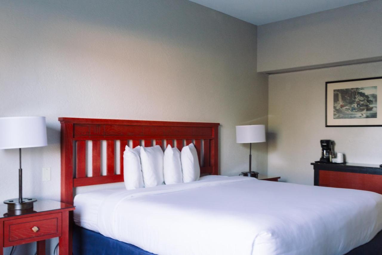 Wildwood Lodge & Suites Clive Εξωτερικό φωτογραφία