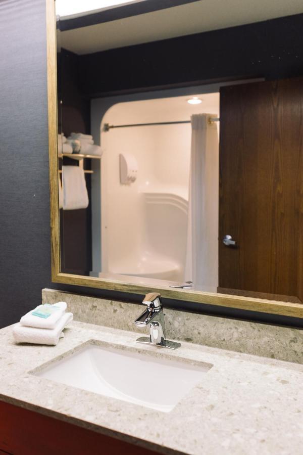 Wildwood Lodge & Suites Clive Εξωτερικό φωτογραφία